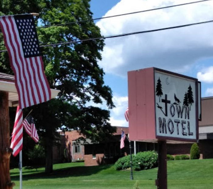 Towne Motel (Town Motel) - Web Listing (newer photo)